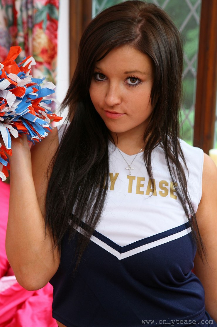 Sexy UK real cheerleaders in pantyhose and pumps